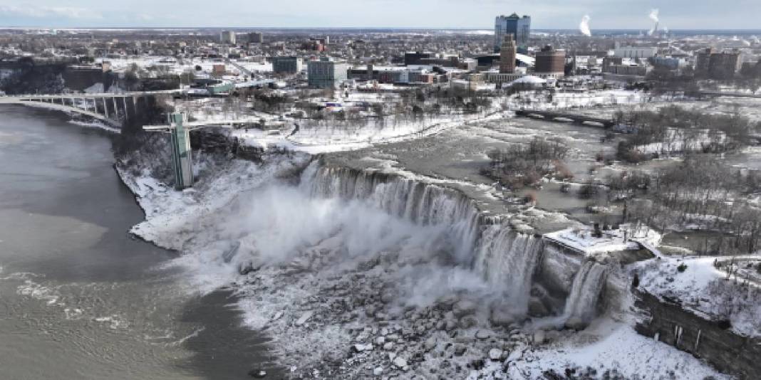 Niagara Şelaleleri buz tuttu 5